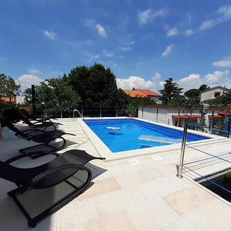 Apartment Hana With A Private Pool 말린스카 외부 사진