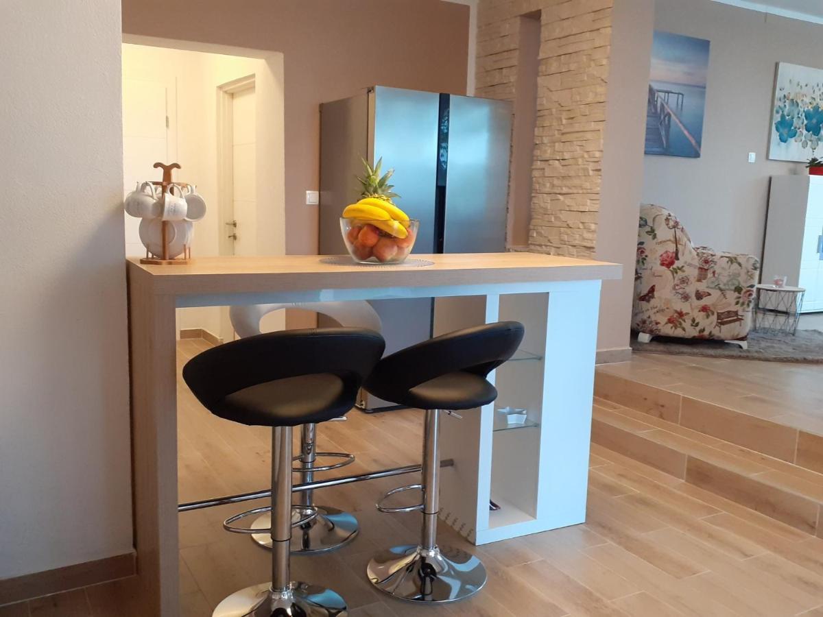 Apartment Hana With A Private Pool 말린스카 외부 사진