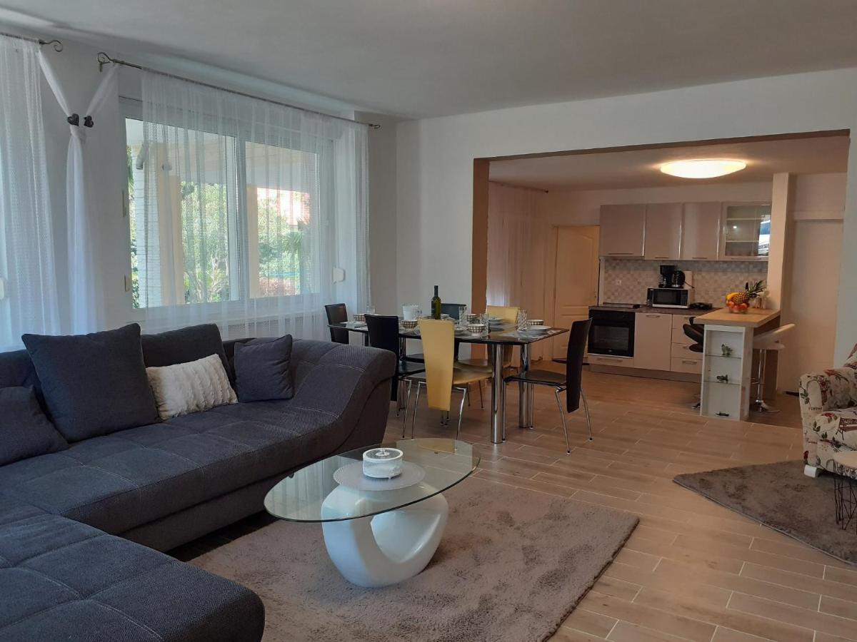 Apartment Hana With A Private Pool 말린스카 외부 사진