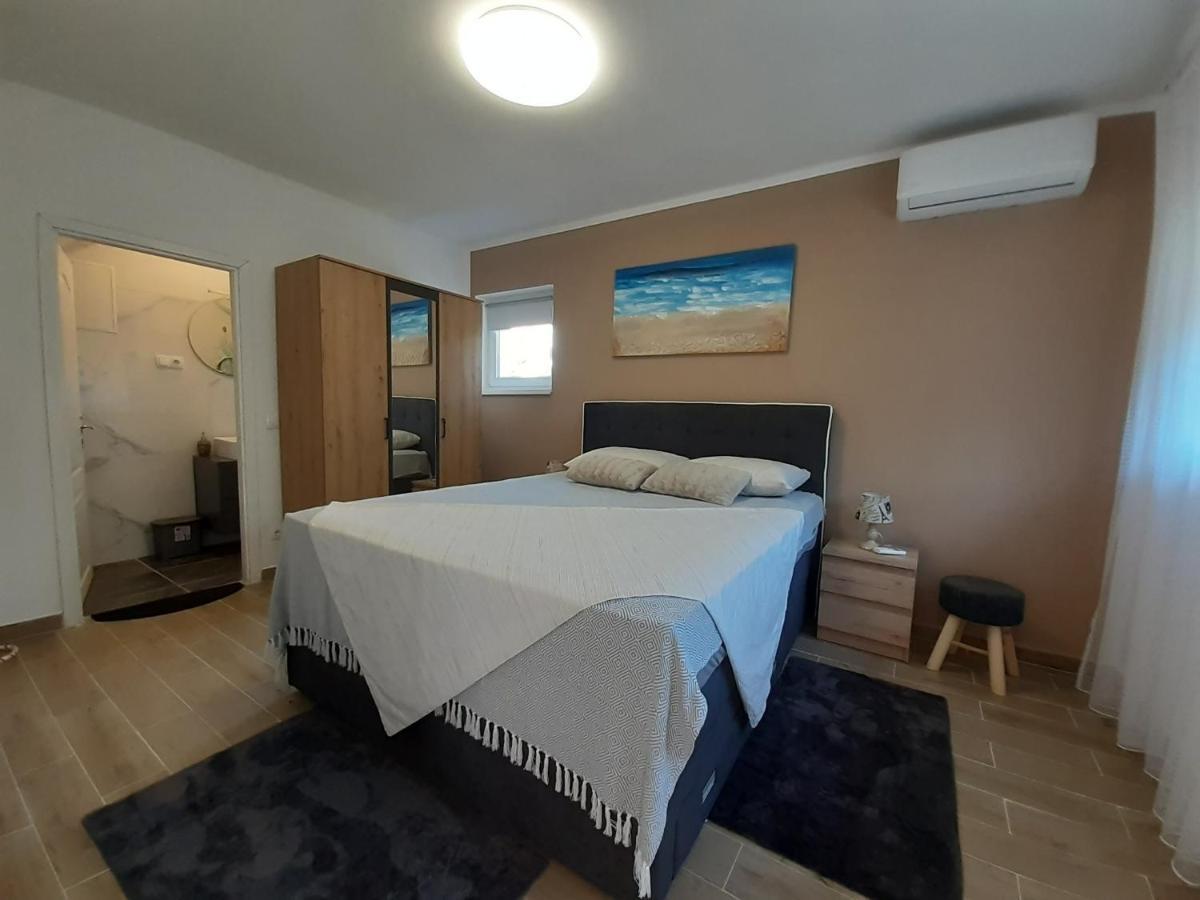 Apartment Hana With A Private Pool 말린스카 외부 사진