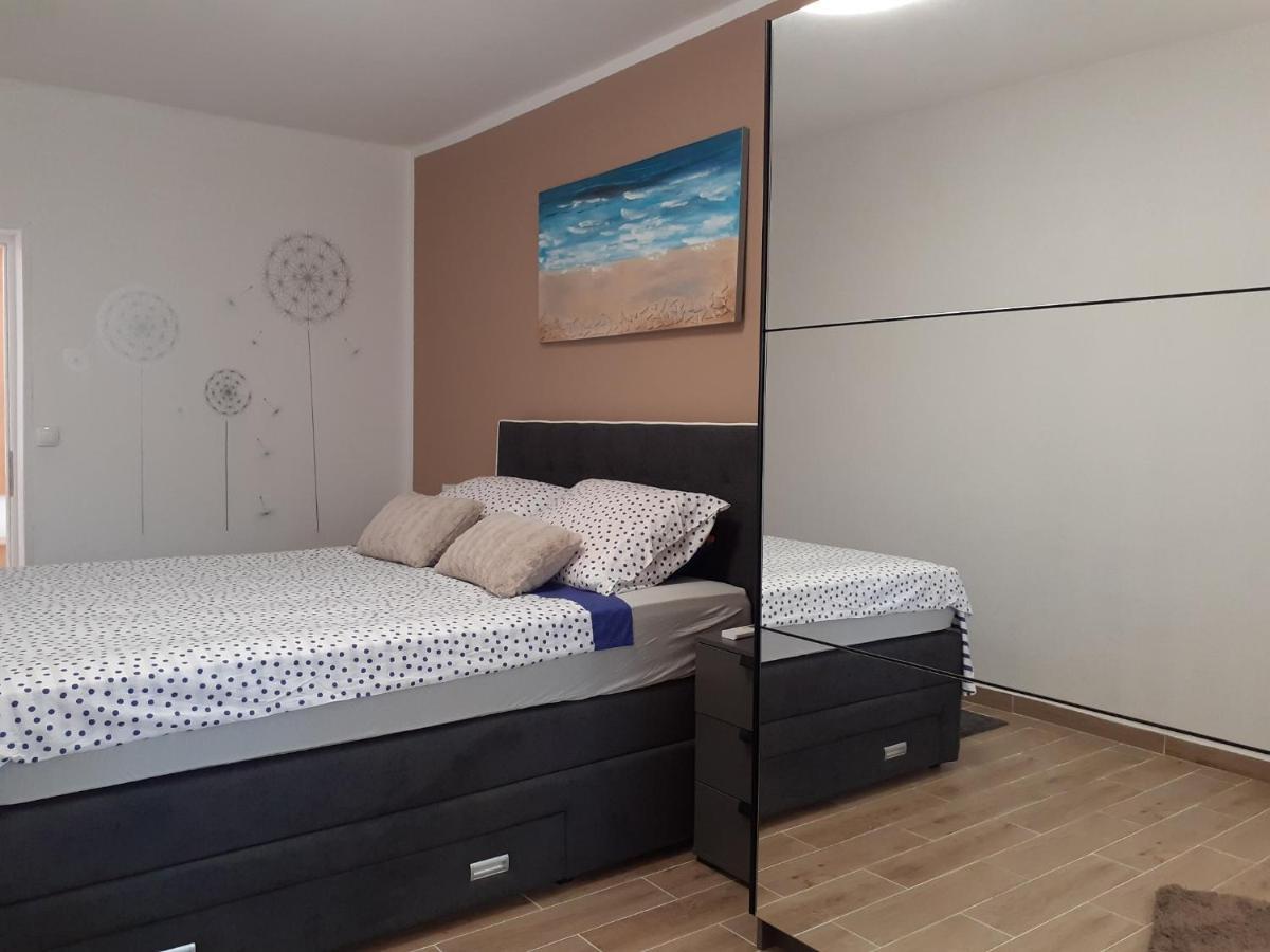 Apartment Hana With A Private Pool 말린스카 외부 사진