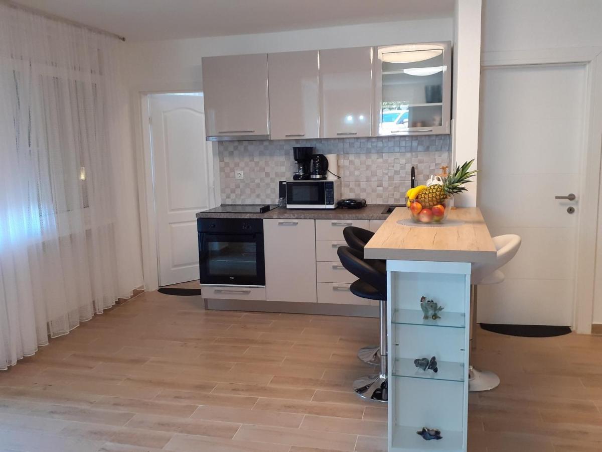 Apartment Hana With A Private Pool 말린스카 외부 사진